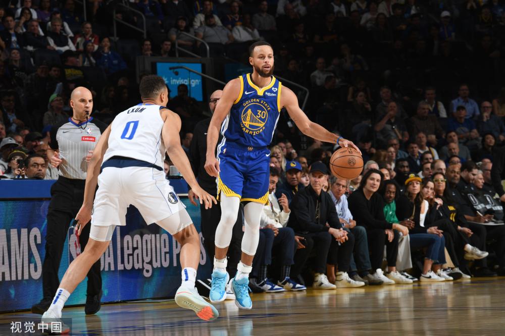 两队在传球 两队在传球